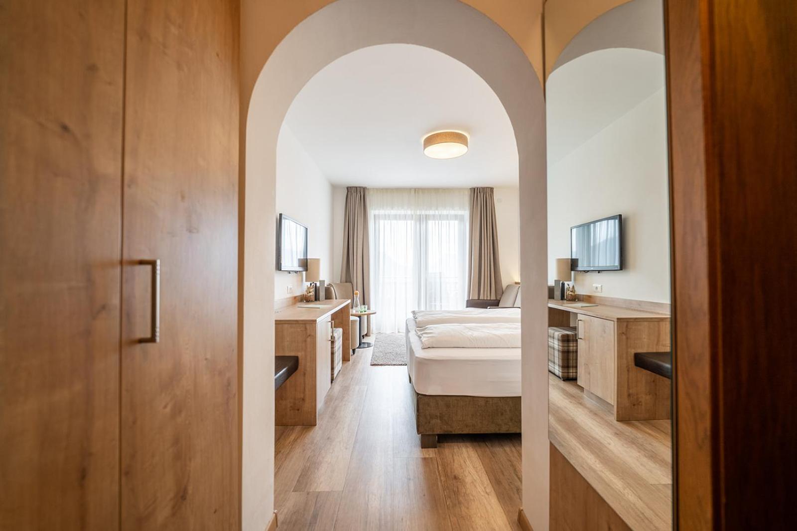 Hotel Brunnhofer Tirolo Bagian luar foto